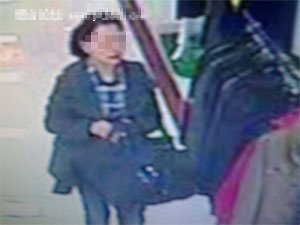 女贼偷包遭人肉搜索 委托丈夫登门忏悔(图)