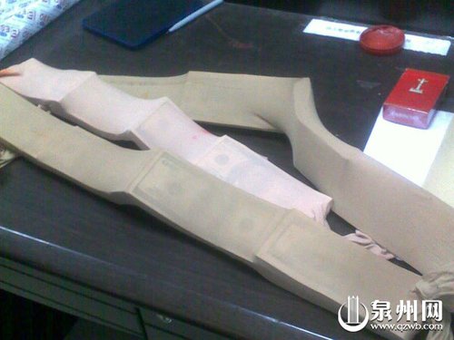 男子腰捆3条<em>丝袜</em>内藏17万美元涉嫌非法卖汇_