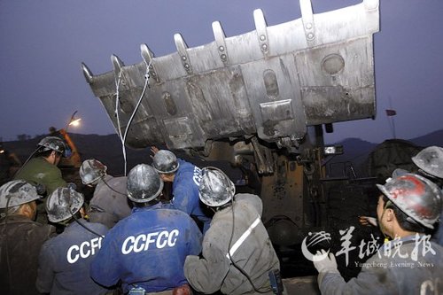 王家岭煤矿透水事故续：抽完积水至少需四天