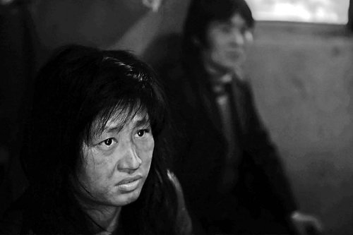 王家岭矿难现场：井下传来敲击声(图)