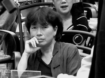 <em>父女母子</em>一场 意味着缘分就是今生目送他的背