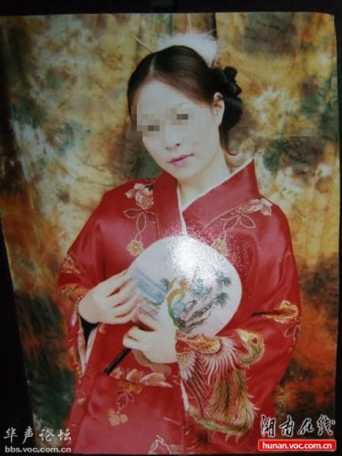 已婚官员被爆包养歌厅女子并生子(组图)