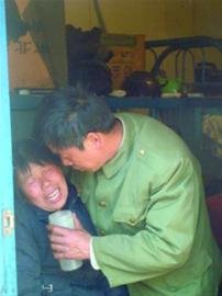 清晨3个水平孔全打通 今天可能派人下井救人