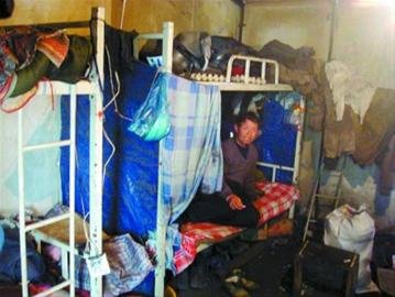 小伙逆水寻父失踪 矿难时无人离开怕挨罚(图)