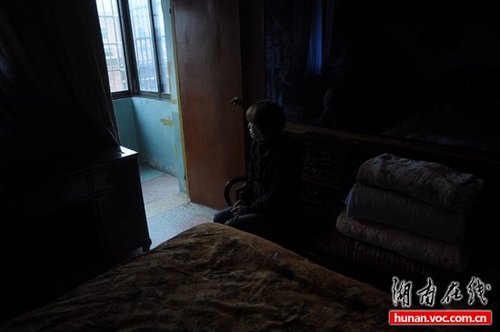 湖南双峰药监局长小三门续：当事局长拒绝露面