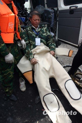 组图：王家岭矿透水事故救援冲锋舟蛙人抵达