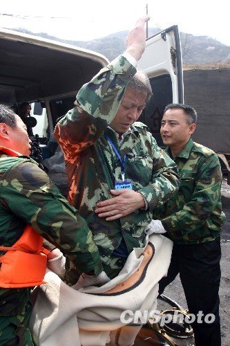 组图：王家岭矿透水事故救援冲锋舟蛙人抵达