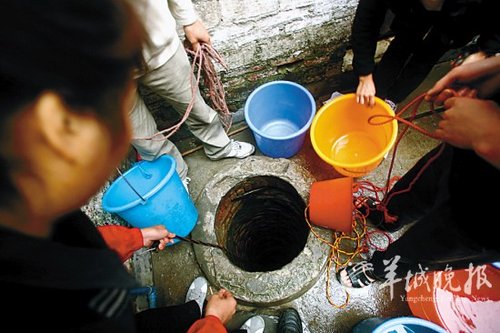 停水三天小新塘村古井淘干