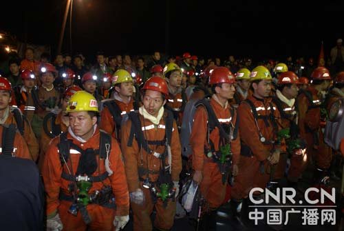 快讯：王家岭矿开始准备下井救援