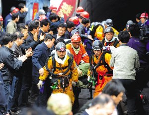 王家岭60名获救工人将乘专列转诊太原(图)