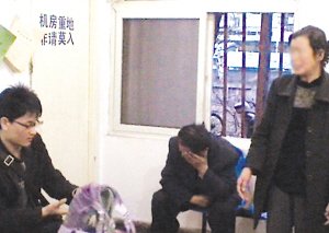 老太<em>捡到</em>一包内衣等不到失主将其贱卖被索赔_