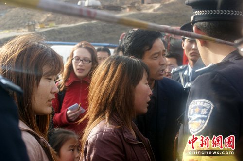 王家岭获救矿工家属赞叹救援行动是人间奇迹