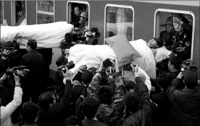 王家岭煤矿32名被困者遇积水和瓦斯威胁