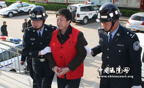 安徽亳州贪淫特警队长受审 曾长期“检阅小姐”