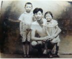 与家中姊妹妹合影