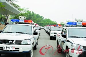 广州配备多功能警车 能识车牌会录像(图)