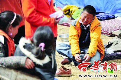玉树灾区现场图片报道：孤儿院的孩子们