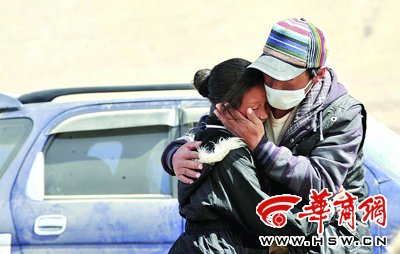 玉树灾区现场图片报道：孤儿院的孩子们
