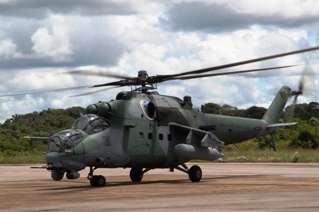 高清图:巴西正式装备米-35m武装直升机