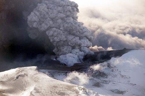 冰岛火山活动减弱 我国滞留欧洲游客开始全面返程