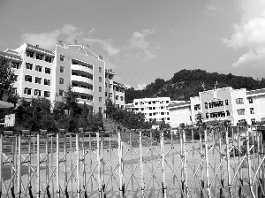 17岁男孩参与劫杀9人逃亡 成公安部a级通缉犯