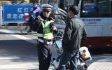 北京行人闯红灯被罚款