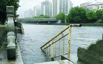 北京暴雨后盘点：一天降下33亿吨水 相当38个昆明湖