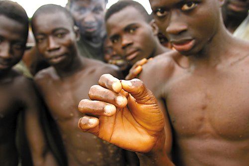 “血钻”魔影再次笼罩安哥拉 军方暴力护航