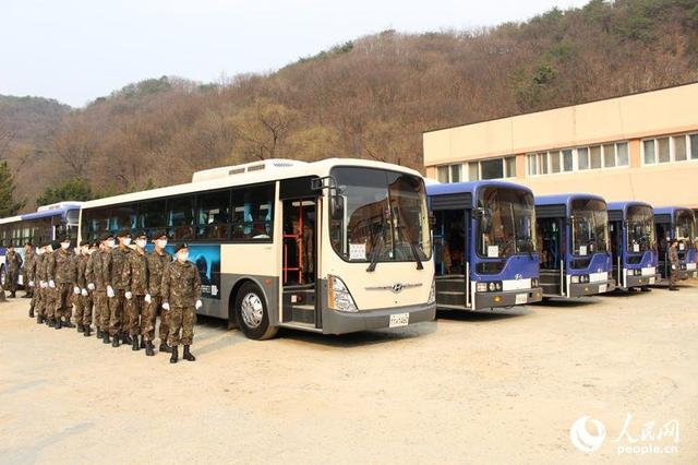 韩国运送437具中国人民志愿军烈士遗骸回归中国