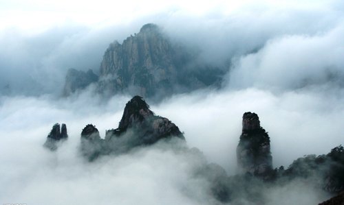 回良玉撰文忆往昔情怀:退休后首先来到黄山