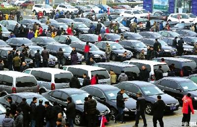 中央公车竞拍火爆 小伙买车回家过年愿望落空