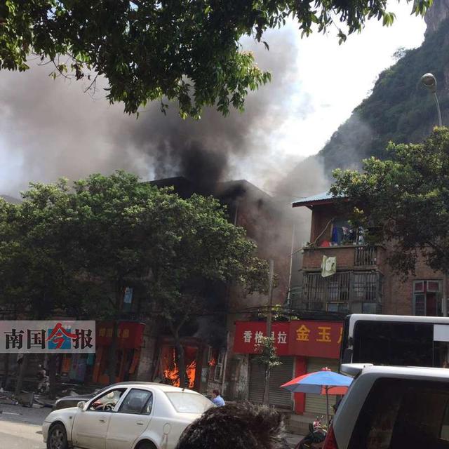 柳州一发廊煤气爆燃4人受伤 冲击波