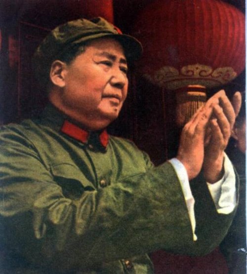 对毛泽东的个人崇拜是如何形成和升级的