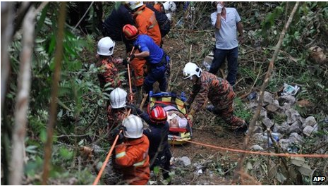 马来西亚客车坠崖29人遇难 其中含24名华人