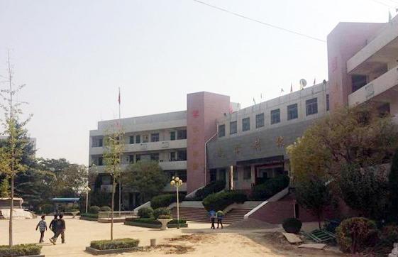 陕西初中生校内被外校学生打死 副校长等被停职