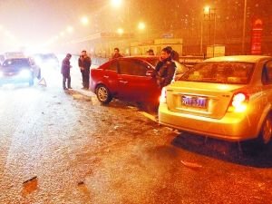 北京城区拥堵指数都达到9.9 交通委呼吁错峰出行