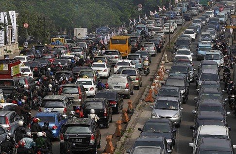 印尼“春运”繁忙事故频 已致至少340人死