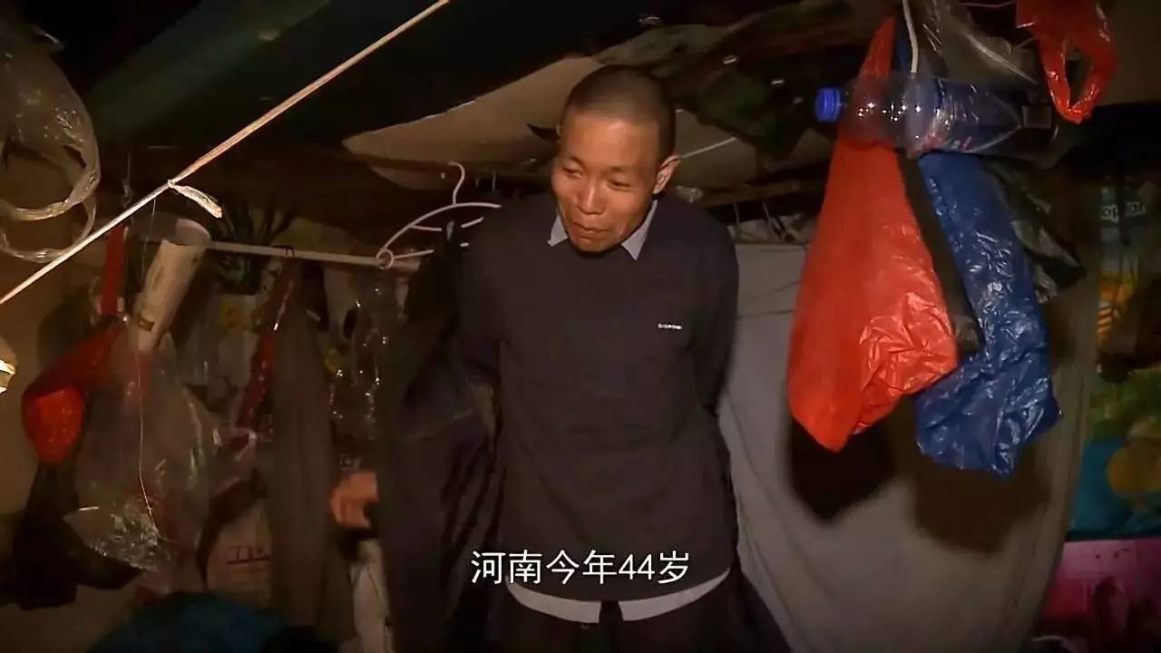 《最后的棒棒》剧照,“棒棒儿”河南。 《最后的棒棒》剧照,“棒棒儿”河南。