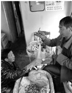 记者体验全国最便宜火车 1元钱乘大山火车(图)