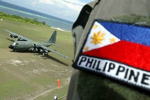 菲律宾总统：不在南海惹麻烦 但不能让大国欺负