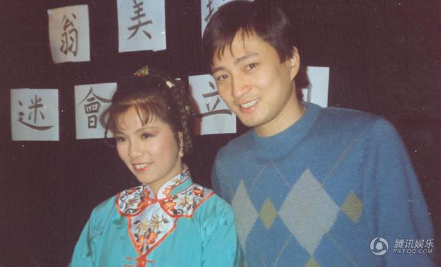 "黄蓉"翁美玲与汤镇业旧照曝光 身着古装笑容甜_新闻_腾讯网