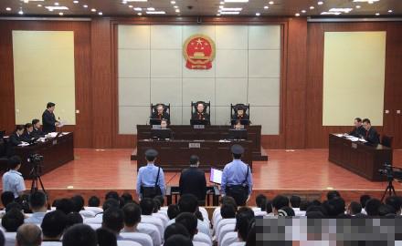 重庆人大原副主任谭栖伟称认罪 法庭将定期宣判