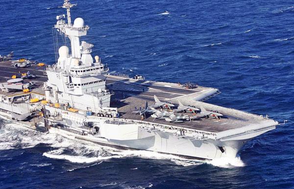 法军戴高乐号航母加入打击IS 出动阵风战机