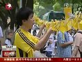 视频：上海大学师生叠纸鹤系黄丝带缅怀钱校长