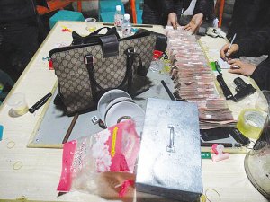 赌博团伙组织成股份公司 领导层配枪配车(图)