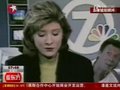视频：女主播报新闻时遭同事恶作剧