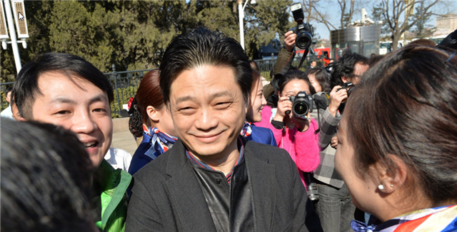 崔永元的理性建设性,浮云一样轻