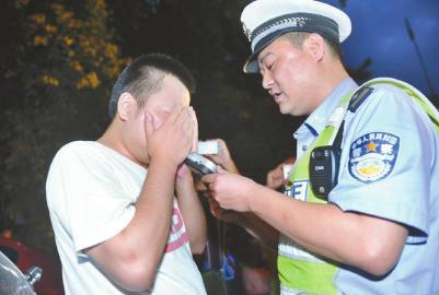 世界杯每亮一张黄牌 成都约有3位酒驾司机被逮
