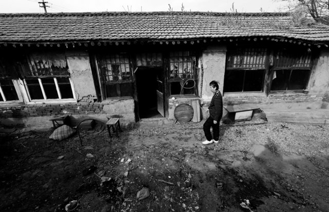 兄弟分家反目致八旬母饿死家中 遗体四年未火化