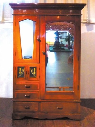 博物馆展李长春自制家具 李瑞环制家具亦存于此